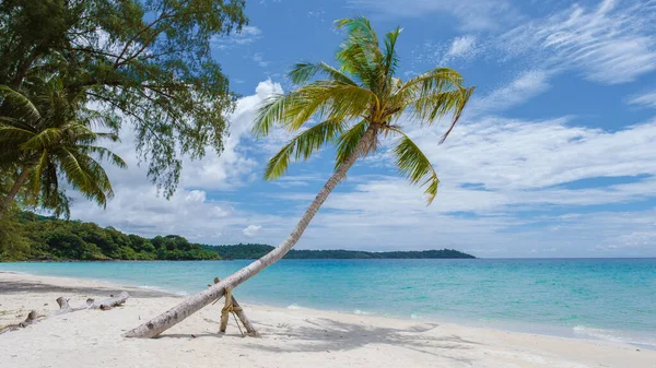 Тропический Пляж Пальмами Острове Куд Таиланде Висячие Пальмы Белом Тропическом — стоковое фото