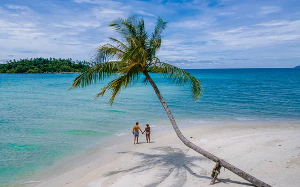 Tropikalna Plaża Palmami Wyspie Koh Kood Tajlandia Biały Tropikalna Plaża — Zdjęcie stockowe