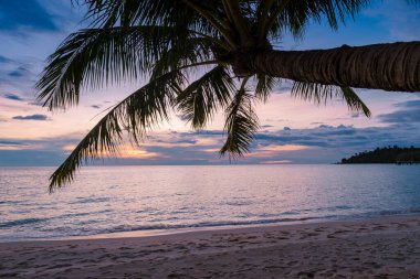 Trat Doğu Tayland 'daki Koh Kood tropikal adasında gün batımı
