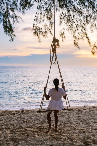 Thaise Aziatische Vrouwen Met Een Hoed Kijken Naar Zonsondergang Vanaf — Stockfoto