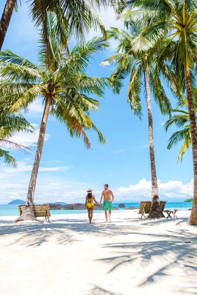 Homem Mulher Uma Praia Tropical Tailândia Koh Kham Tailândia Trat — Fotografia de Stock