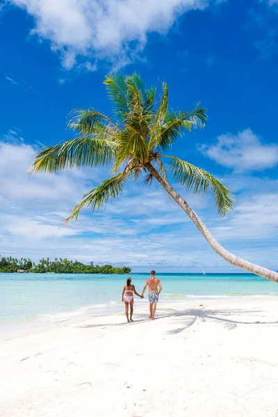 Tropikalna Plaża Palmami Wyspie Koh Kood Tajlandia Wiszące Palmy Białej — Zdjęcie stockowe