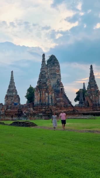 Men Women Hat Tourist Visit Ayutthaya Thailand Wat Chaiwatthanaram Sunset — Stok video