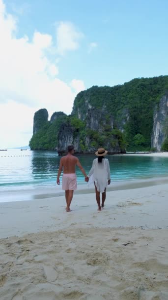 Koh Hong Island Krabi Thailand Ett Par Män Och Kvinnor — Stockvideo