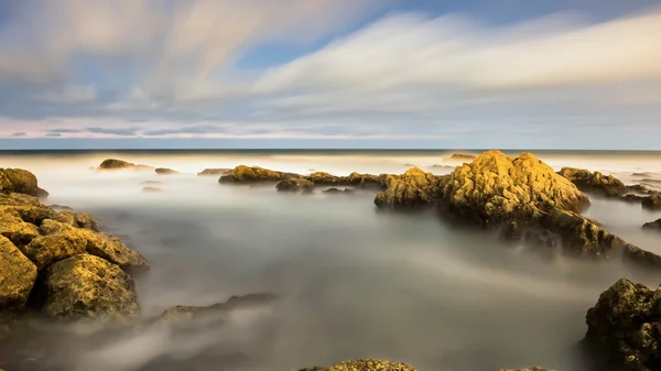 Ocean Atlantycki - długi czas ekspozycji — Zdjęcie stockowe