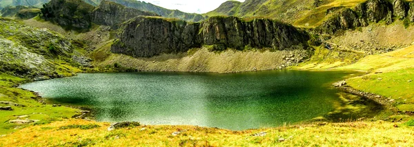 山中的湖 — 图库照片