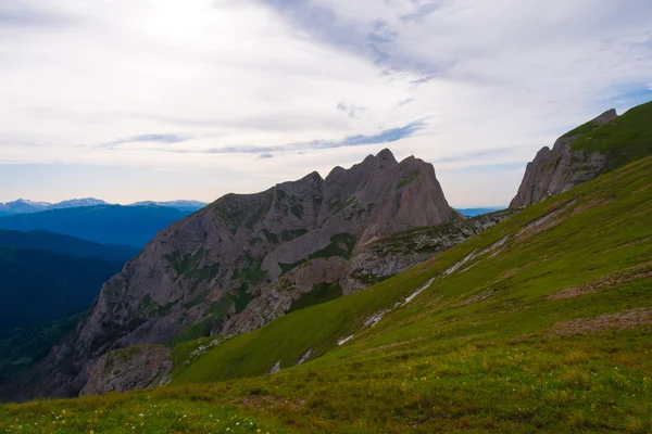 Giorno di montagna estate — Foto Stock