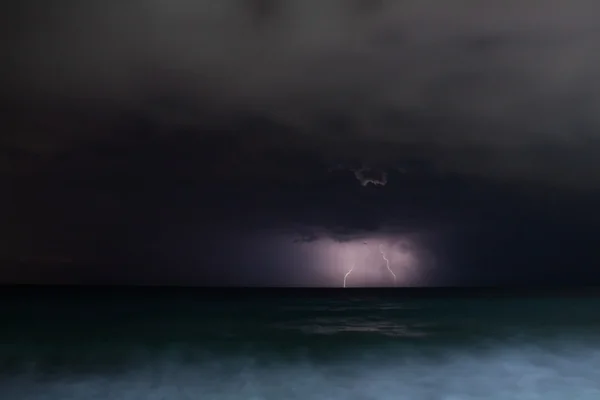 gece fırtına deniz