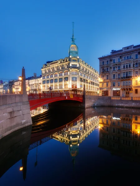 Esders & Scheefhals Trading house and Red Bridge in St. Petersburg at dawn — Stock Photo, Image