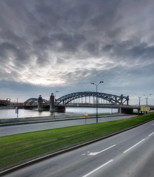 De brug van peter de grote in Sint-petersburg — Stockfoto