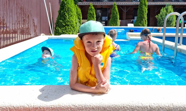 Child Swimming Pool Portrait Happy Boy Yellow Swimming Vest Pool — 图库照片