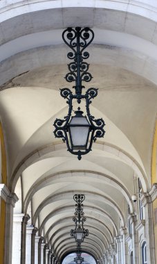 Lizbon eski kemer altında eski fener
