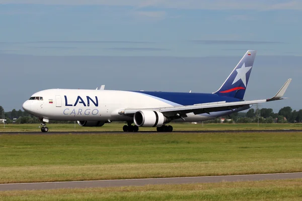 LAN airlines cargo — Zdjęcie stockowe