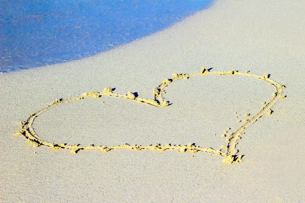 Herz im Sand — Stockfoto