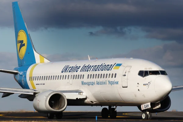 Ukraine International Airlines - UIA — Stock Photo, Image