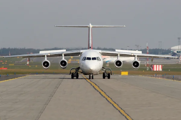 Flugzeug auf dem Rollweg — Stockfoto