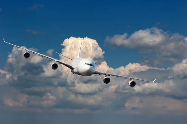 Flugzeuge über dem Himmel — Stockfoto