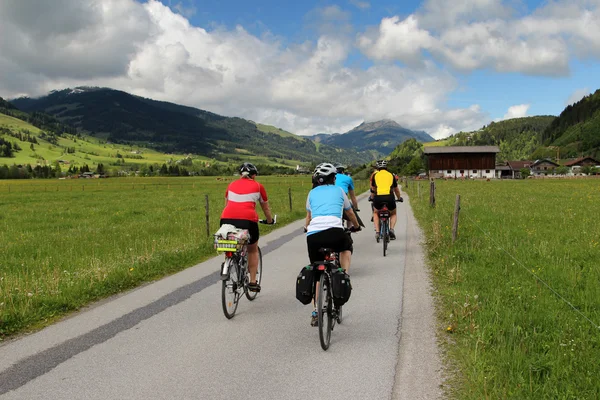 Jazda na rowerze w Alpach — Zdjęcie stockowe