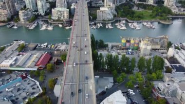 Kanada 'da trafik varken köprünün en aşağı manzarası