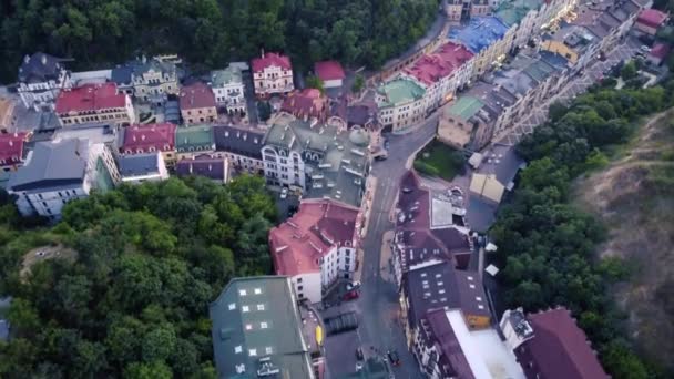Een Straat Kiev Centrum Tussen Smaragd Heuvels Vanuit Een Vogelperspectief — Stockvideo