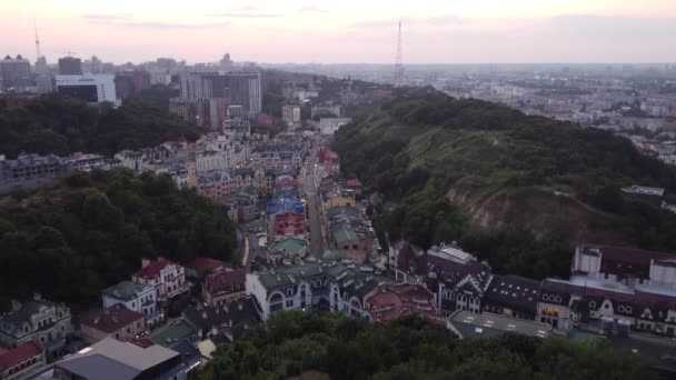 Vista Descida Andreevsky Vozdvizhenka Kiev Entre Montanhas Verde Escuras — Vídeo de Stock