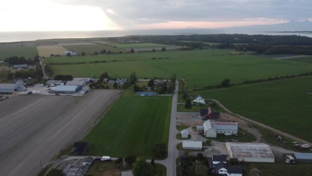 Drone Vista Grandes Áreas Verdes Campos Juntamente Com Pequenas Áreas — Vídeo de Stock