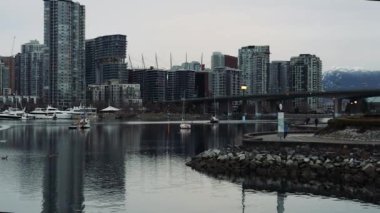 Vancouver 'daki stadyum Ukrayna bayrağı şeklinde aydınlatılmıştır.