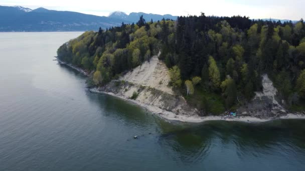 Flygfoto Över Den Branta Stranden Efter Lavin Nära Vancouver — Stockvideo