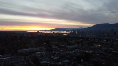 Vancouver şehir ve mahallesinde hava batımı