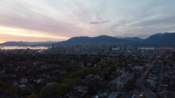 Vista Cima Para Baixo Rua Principal Vancouver Centro Cidade Montanhas — Vídeo de Stock