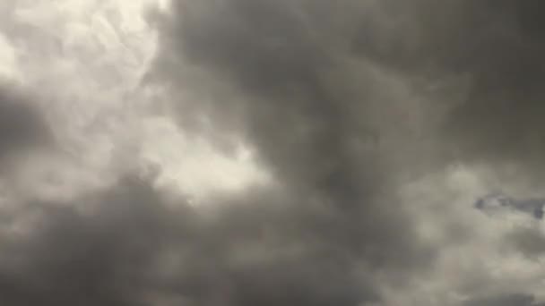 Altocumulus Rápido Timelapse Nubes Blanco Gris Sobre Cielo Azul — Vídeo de stock