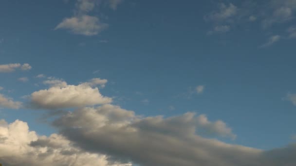 Rozpadające Się Stratocumulus Chmury Czas Lapse Błękitnego Nieba Ciemności — Wideo stockowe