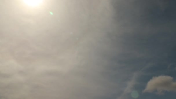 Altostratus Nubes Timelapse Sol Con Una Llamarada Lente Con Cielo — Vídeo de stock