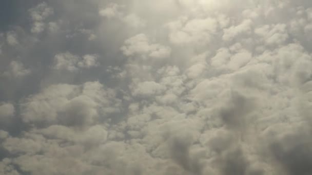 Tijdspanne Van Verlichte Wolken Die Naar Camera Toe Bewegen — Stockvideo