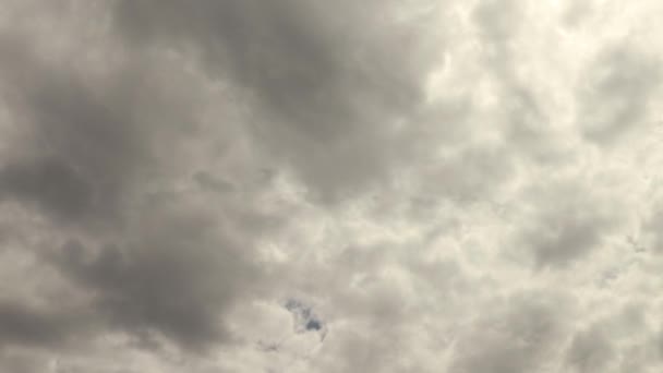 Grijze Wolken Timelapse Van Rechts Naar Links Stromend Donkere Hemel — Stockvideo