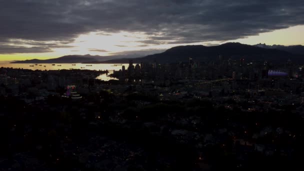 Night Aerial View Vancouver Summer Creek Background Orange Sunlight — Vídeo de stock