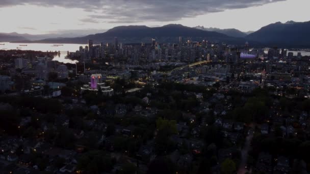 Aerial View Vancouver Downtown Evening Lights Mountains — Stockvideo