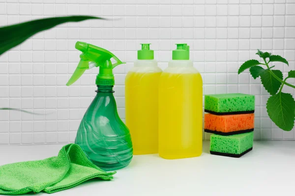 Detergent Dań Miętą Pomarańczą Jasny Aromat Mycie Naczyń Zbliżenie Zmywania — Zdjęcie stockowe