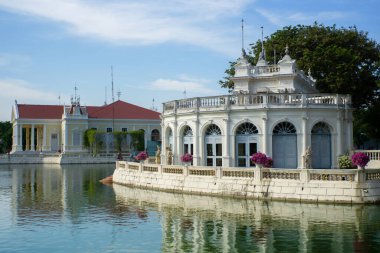 AYUTTHAYA, THAILAND- 27 Kasım 2021: Antik Vurgun Sarayı, Tayland 'da Ayutthaya