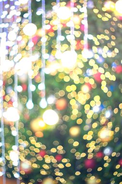 Güzel Bokeh 'i bulanıklaştır ve Chrisymas kartını süslemek için odak arkaplanından çık