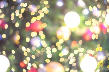 Güzel Bokeh 'i bulanıklaştır ve Chrisymas kartını süslemek için odak arkaplanından çık