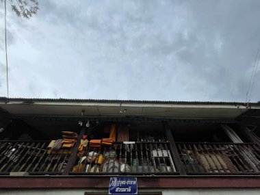 Wat Dan Samrong tapınağının antik manastırı.