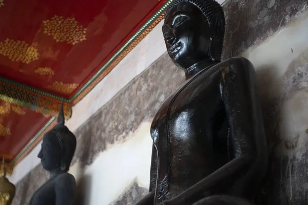 Ancient Black Buddha Wat Suthat Thep Wararam Buddhist Temple Bangkok — Foto de Stock
