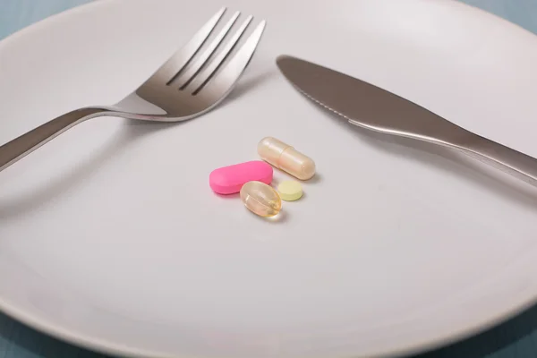 hap ve kapsül bir tablo ile plaka