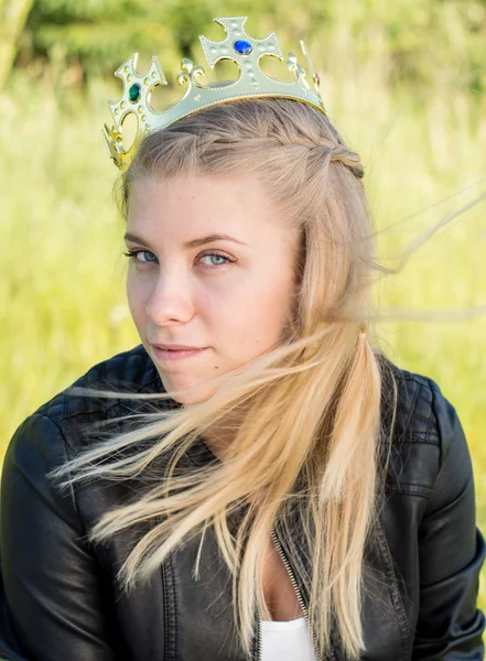 Schöne blonde Prinzessin — Stockfoto