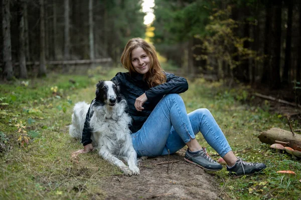 Young Woman Dog Pine Forest — Fotografia de Stock