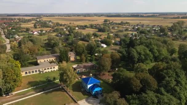 Drohnenflug Über Einem Ukrainischen Dorf Einem Sonnigen Herbsttag — Stockvideo