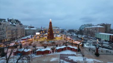 Kiev 'deki Noel ağacı Ukrayna' nın Sofievskaya Meydanı 'nda..