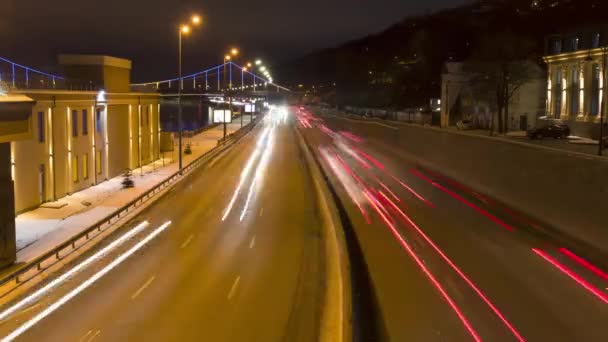 Nachtverkeer Sporen Van Koplampen Remlichten Van Auto Weg Nachts Tijdsverloop — Stockvideo