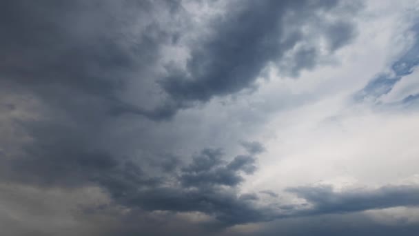 Mennydörgő Felhők Égen Mielőtt Esni Kezd — Stock videók